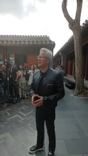配资盘官网最新信息 黄仁勋：世界上哪家手机能比华为更先进 轻视华为的人极其天真